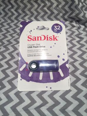 New SanDisk 32 GB USB Flash Drive