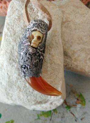 Carnelian & Skull pendant