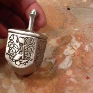 Dreidel 2 1/2" tall beautiful