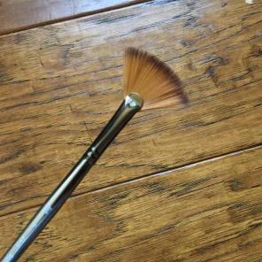 Fan brush