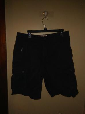 Arizona mens black cargo shorts size 32