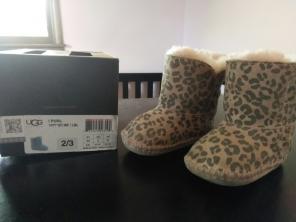 Baby Uggs size 2/3