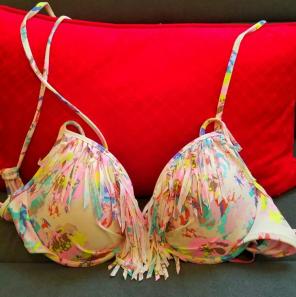 Victoria's secret bikini top 34c