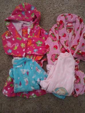 Set of 2 footie pjs and 2 toddler robes