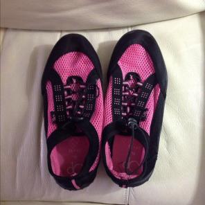 Girls Water Shoes Size 4-5.