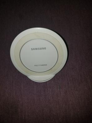 Samsung wireless charging stand - white
