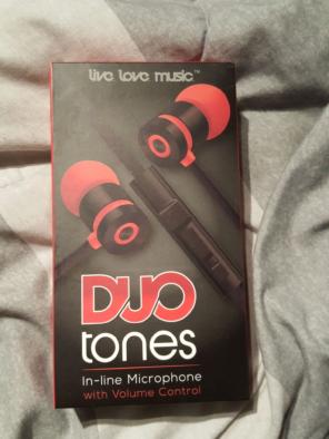 Duo tones earbuds