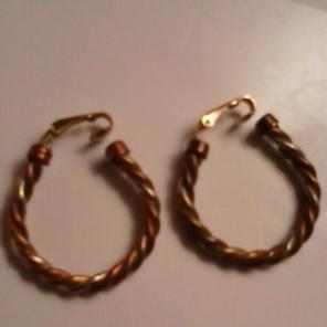 FREESHP VINTAGE AVON RARE HOOP EARR