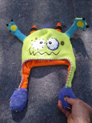 FLIPEEZ WINTER HAT - SQUEEZE N WATCH EM