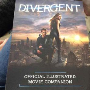 Divergent movie companion book