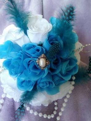 Feather and pearl silk rose bouquet