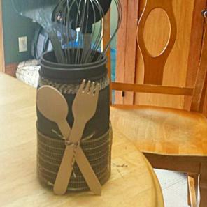 Kitchen utensil holder