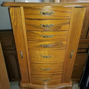 Standing jewelry box