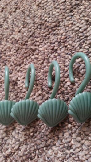 Plastic Seashell shower hooks.