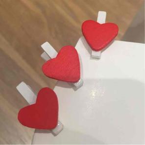 14x red heart mini wooden paper clips