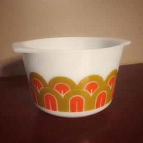 Pyrex Designs/Fish Scales/Arches Dish
