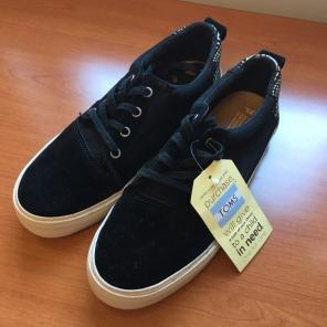 Men's Size 8 TOMS