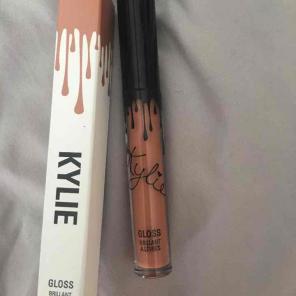 Kylie cosmetics lipgloss in exposed
