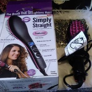 Ceramic straightening brush