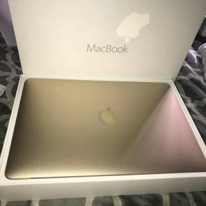 Apple MacBook
