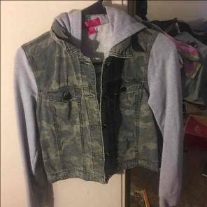 xs camo/gray jacket very warm