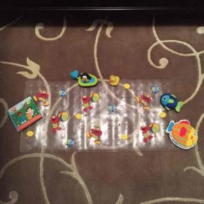 Elmo Bath Mat and 8 Toys