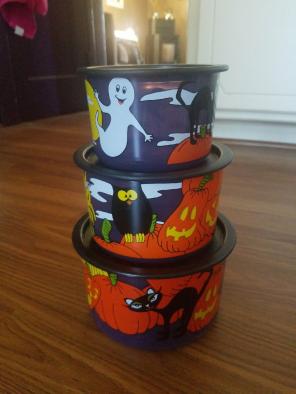 Tupperware Halloween set