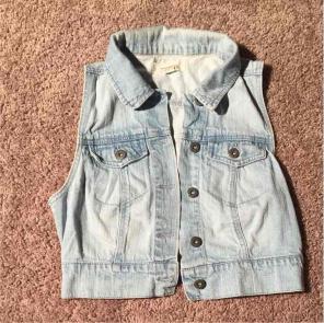 Forever 21 denim vest size small