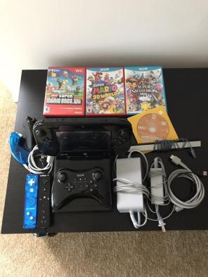 Wii U Bundle With 5 Games&4 Controllers