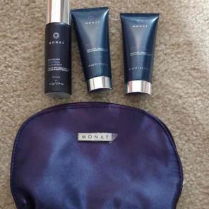 Monat- Traveling kit