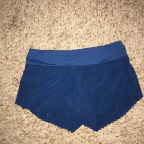 Lululemon Sports Size 4