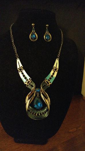 Beautiful lady necklace