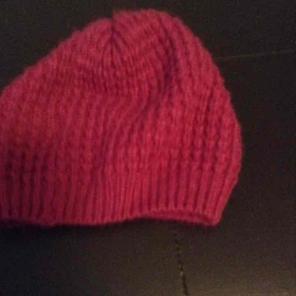 Old Navy raspberry beret sz m $12