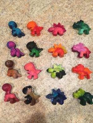 Multicolor Mini Dinosaur Crayons