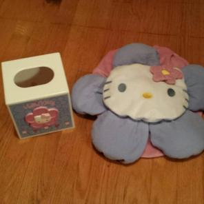 HELLO KITTY MATCHING TOILET COVER & CUBE