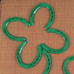 Horse shoe four leaf clover