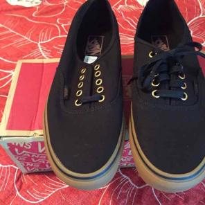 Brand new!!!! 9.5 Us black and gold