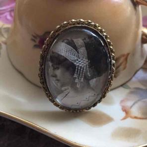 Victorian Girl Cameo Brooch