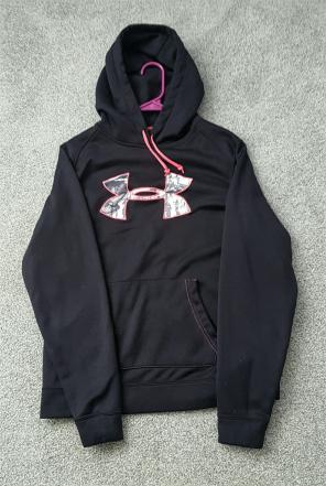 Women's medium Under Armour hoodie
