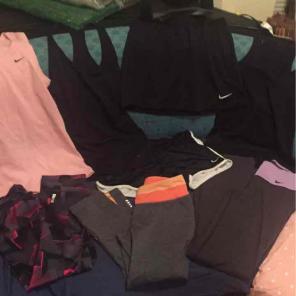 XS Nike workout clothes 8 items.Like New