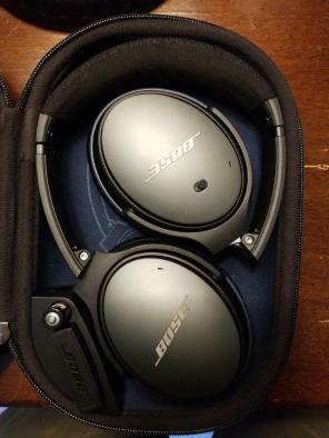 Bose QC 25 Sound Cancelling Headphones