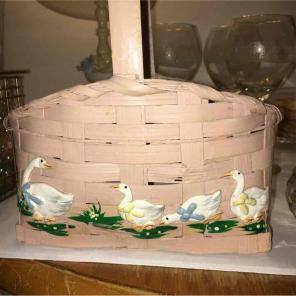 O94. Duck basket