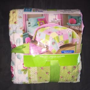 New! Twin/Full Floral Quilt