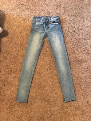 American Eagle faded blue jeans size 00