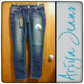 NWT Size 31 Ariya Stretch Skinny Jeans