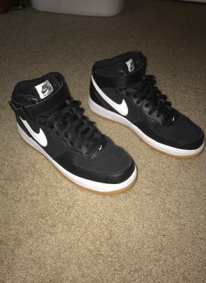 CLEAN Nike Airforce 1 Mid Gs Black/white