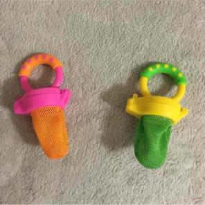 2 Munchkin Fresh Food Feeders