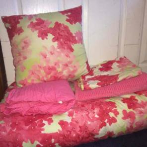 Twin floral bed set