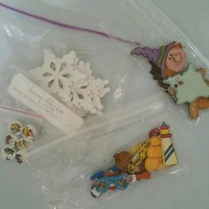 Bundle of wood flat backs and buttons