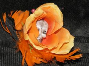 Fearful Flowers Halloween new skull pin